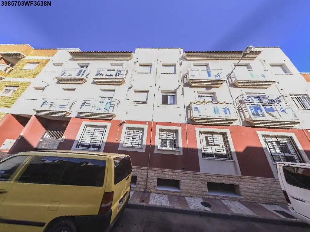 Ground floor with lift for sale in Calle Montejícar 13