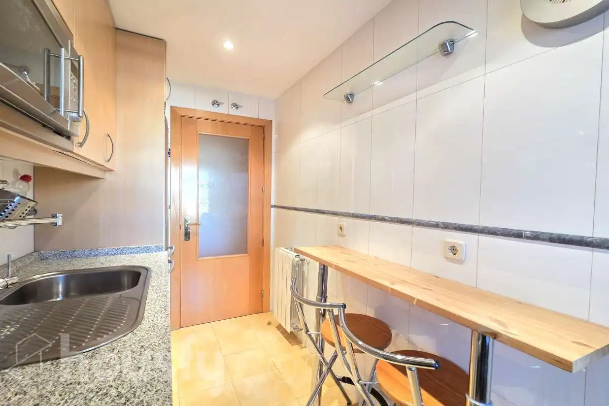 Kitchen of Flat for rent in Madrid  with Air Conditioner, Heating and Parquet flooring