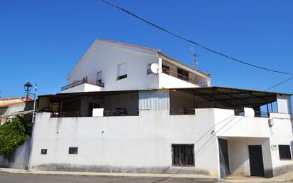 Vista exterior de Casa o xalet en venda en Malpartida de Plasencia amb Aire condicionat, Jardí privat i Terrassa