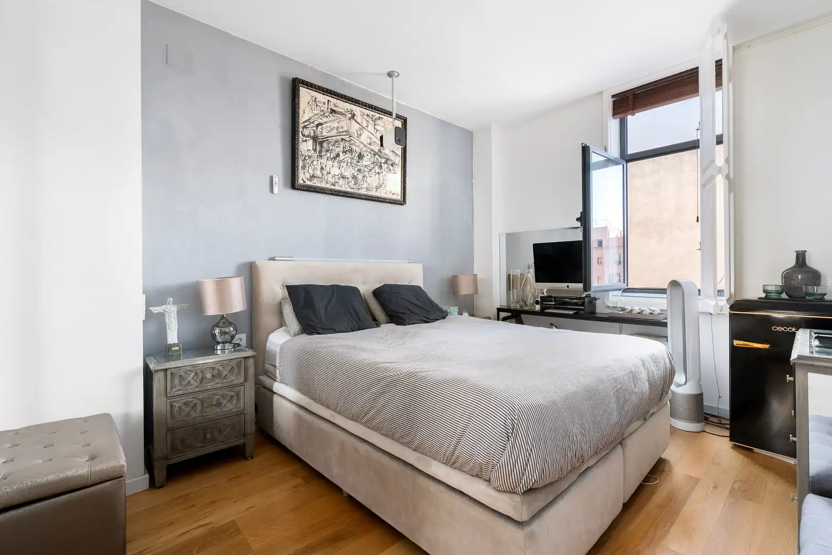 Schlafzimmer von Dachboden zum Verkauf in Barcelona mit Klimaanlage, Heizung und Parkett