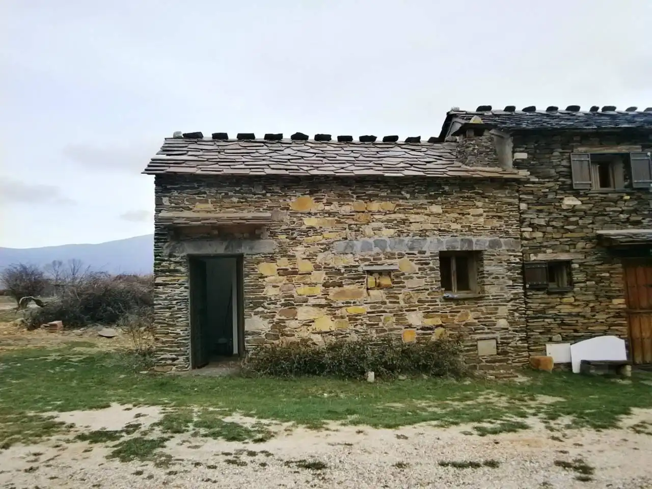 Vista exterior de Casa o chalet en venta en Campillo de Ranas con Calefacción y Amueblado