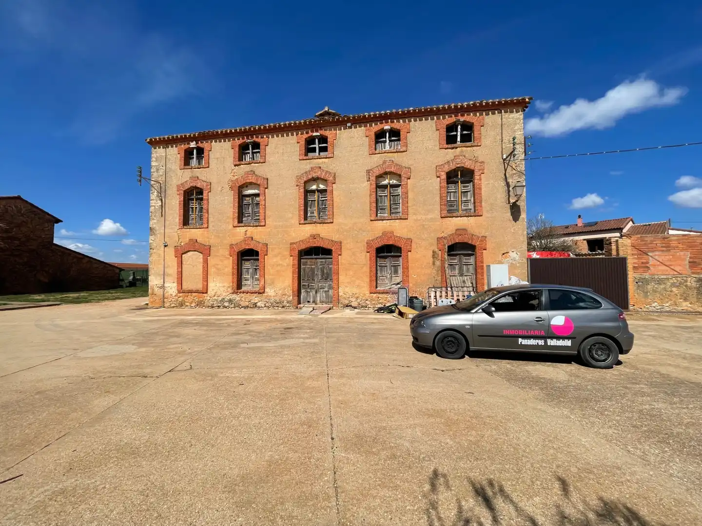 Vista exterior de Finca rústica en venda en Rioseco de Soria amb Jardí privat i Traster