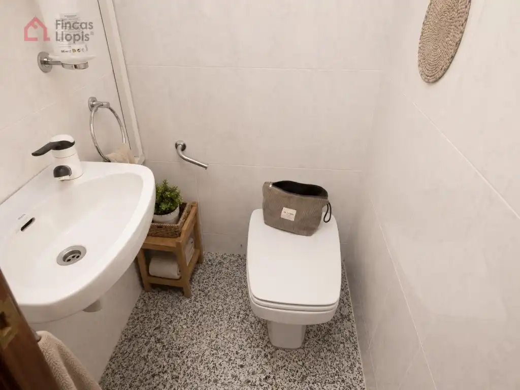 Bathroom of Flat for sale in Barcelona  with Terrace