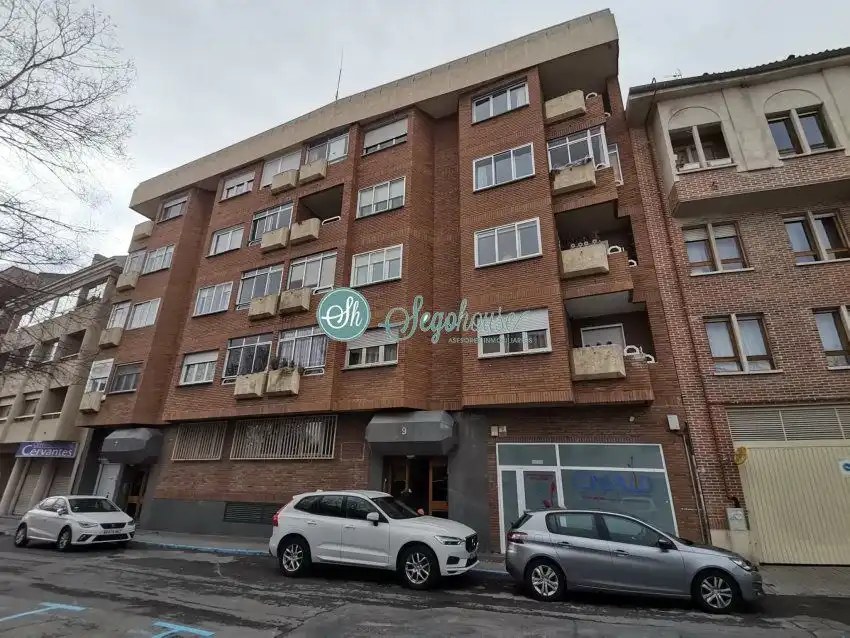 Vista exterior de Piso en venta en Segovia con Calefacción, Parquet y Terraza