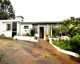Vista exterior de Casa o xalet en venda en El Rosario amb Jardí privat, Terrassa i Traster