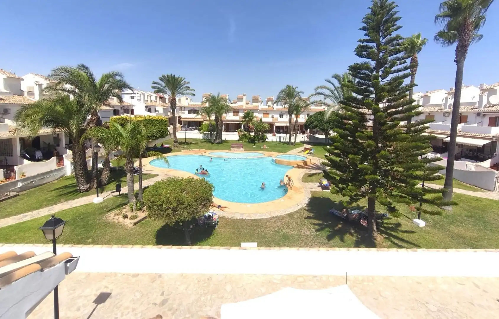 Adossat amb piscina en venda a Avenida MONTE DE STA POLA