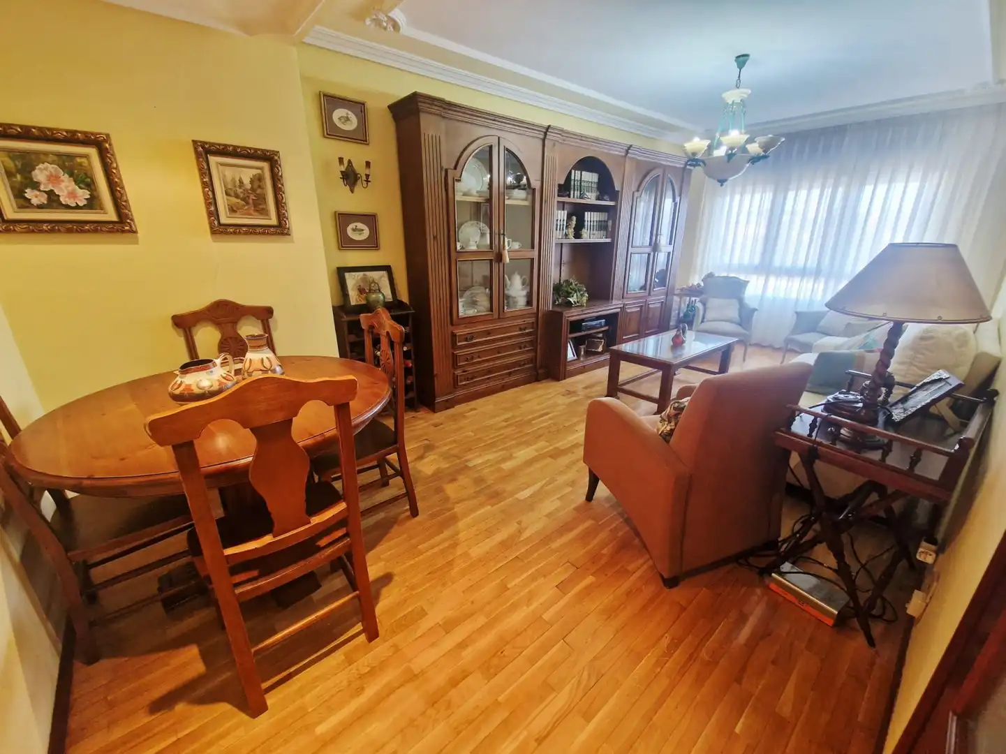 Sala d'estar de Pis en venda en Avilés amb Calefacció, Parquet i Terrassa