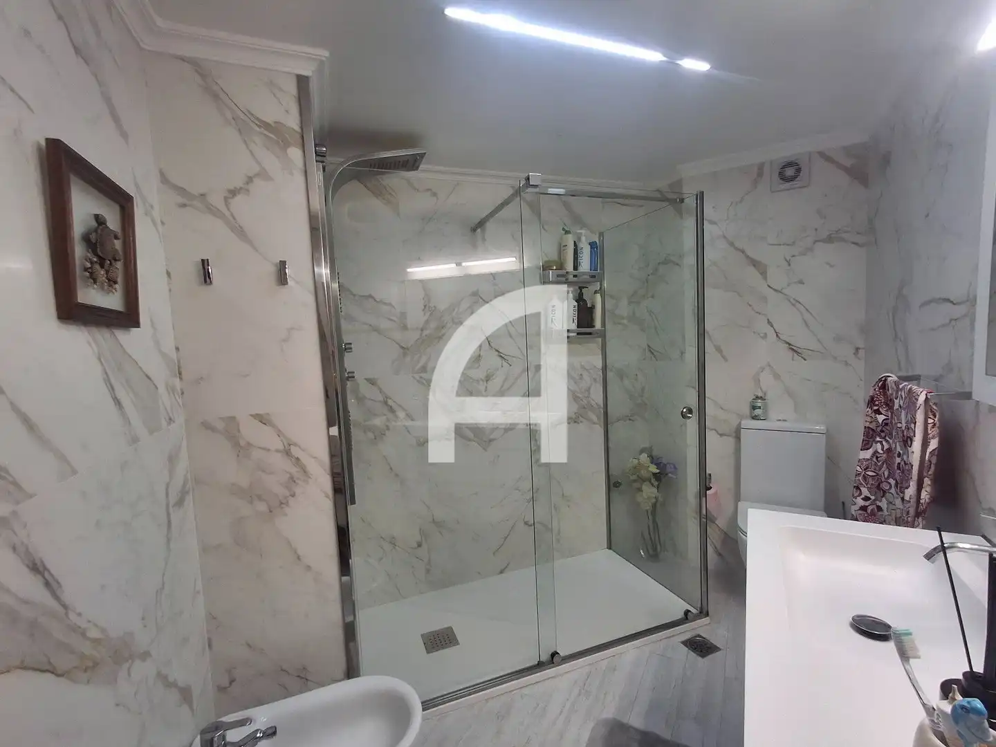 Bathroom of Flat for sale in Vigo   with Heating and Storage room