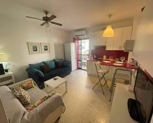 Sala d'estar de Apartament de lloguer en Fuengirola amb Aire condicionat i Terrassa