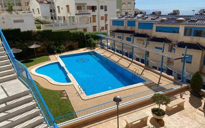 Piscina de Apartament de lloguer en Santa Pola amb Terrassa