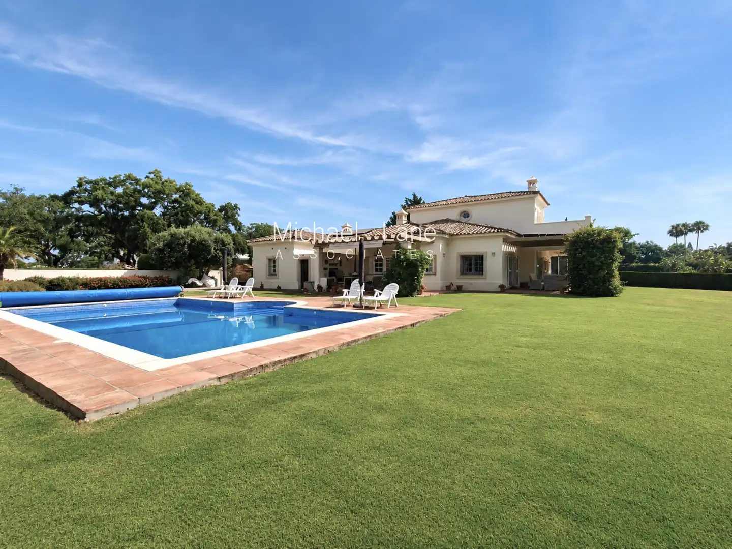Garden of Houses for sale in Sotogrande  with Air Conditioner, Heating and Private garden