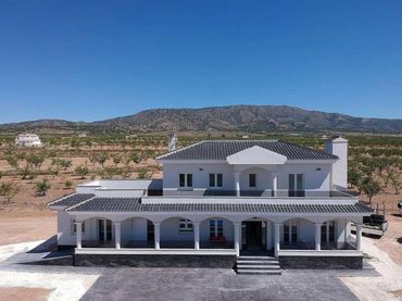 Villa avec piscine à vendre à El Pinós / Pinoso