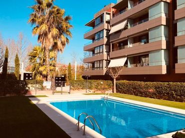 Baixos amb piscina de lloguer a Josep de Perai 5-7