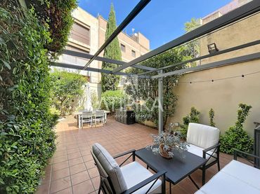 Casa con balcone in vendita a Les Corts