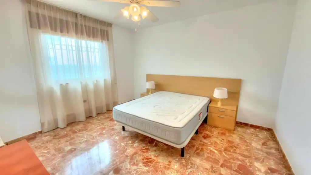 Habitación de Casa o chalet de alquiler en Vélez-Málaga con Jardín privado, Piscina y Amueblado