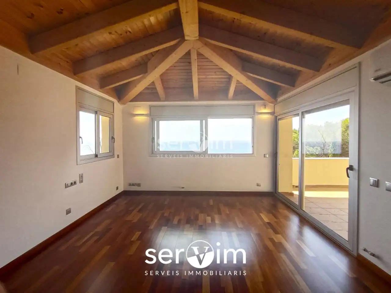 Sala d'estar de Casa o xalet en venda en Sant Feliu de Guíxols amb Aire condicionat, Jardí privat i Terrassa