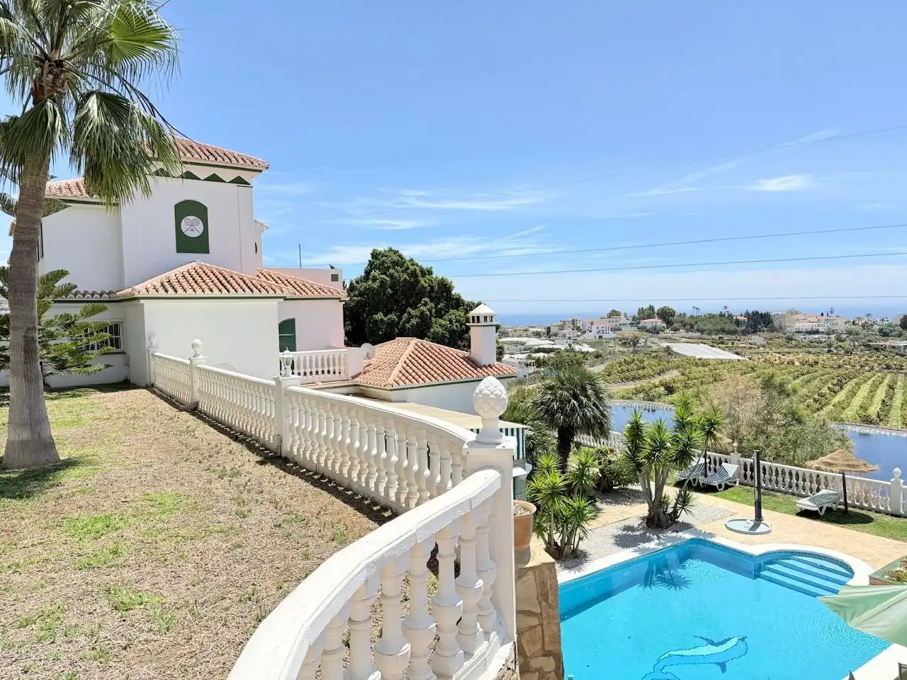 Vista exterior de Casa o xalet en venda en Torrox amb Aire condicionat, Calefacció i Jardí privat