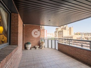 Pis amb balcó en venda a Avinguda de Catalunya