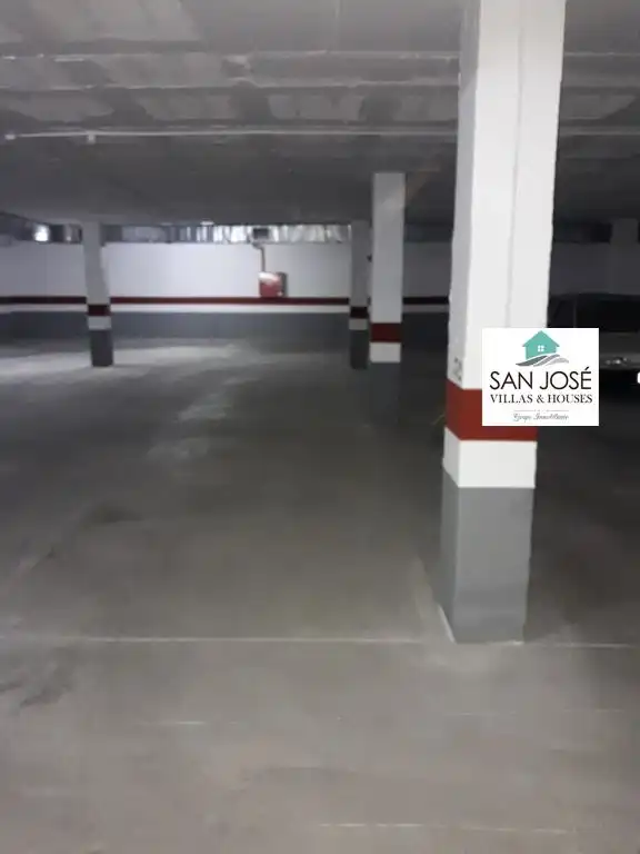 Parkplatz von Garage zum Verkauf in Aspe
