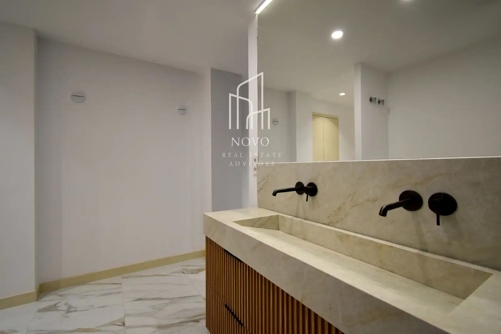 Baño de Piso en venta en Madrid con Calefacción, Horno y Lavadora