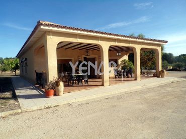 Casa con piscina en venta en Castalla