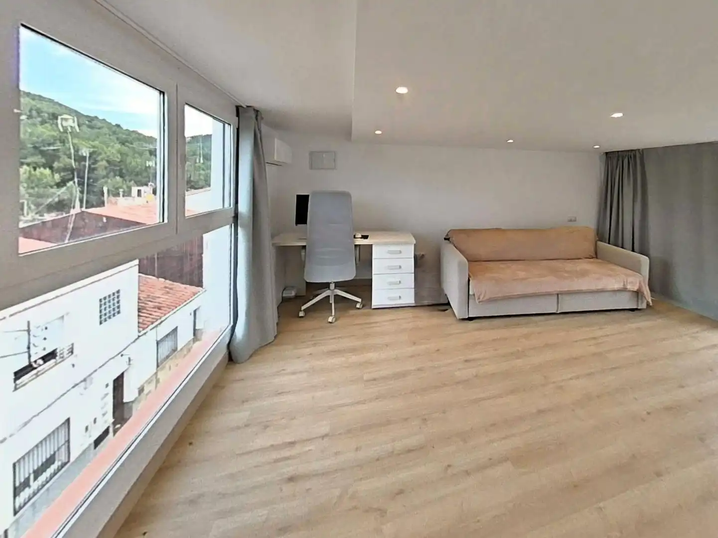 Schlafzimmer von Haus oder Chalet zum Verkauf in Castellar del Vallès mit Klimaanlage, Heizung und Terrasse