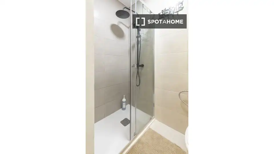 Badezimmer von Wohnungen zur untervermieten in Paterna mit Klimaanlage, Terrasse und Möbliert