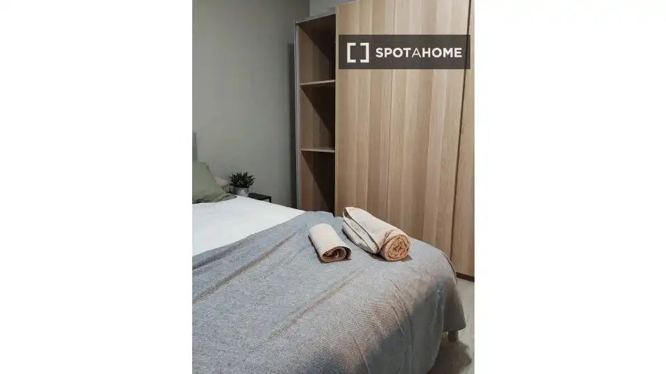 Bedroom of Flat for share in Madrid  with Air Conditioner, Terrace and Furnished