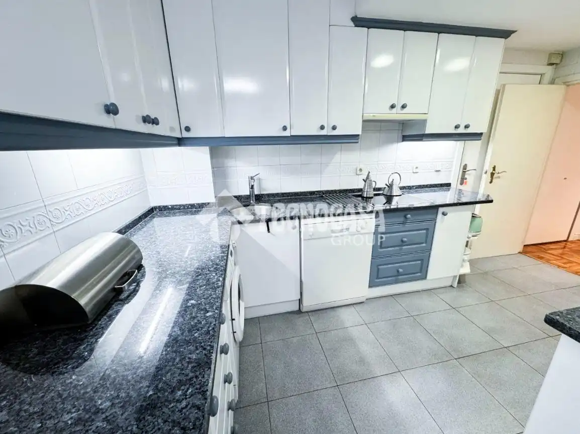 Cocina de Piso en venta en Madrid con Calefacción, Parquet y Terraza