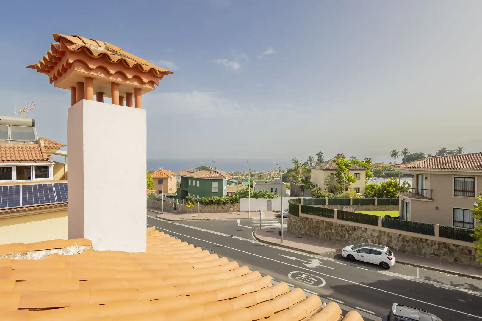 Außenansicht von Einfamilien-Reihenhaus zum Verkauf in Los Realejos mit Privatgarten, Terrasse und Abstellraum