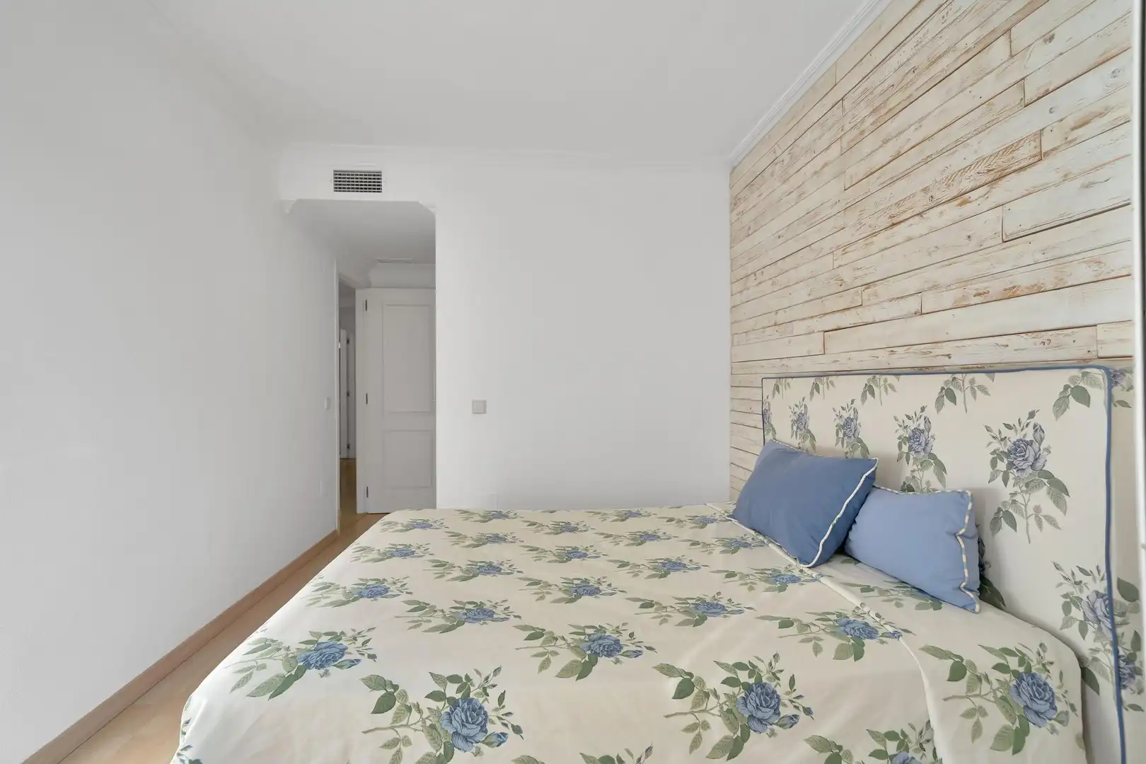 Habitación de Apartamento en venta en Marbella con Aire acondicionado, Calefacción y Jardín privado