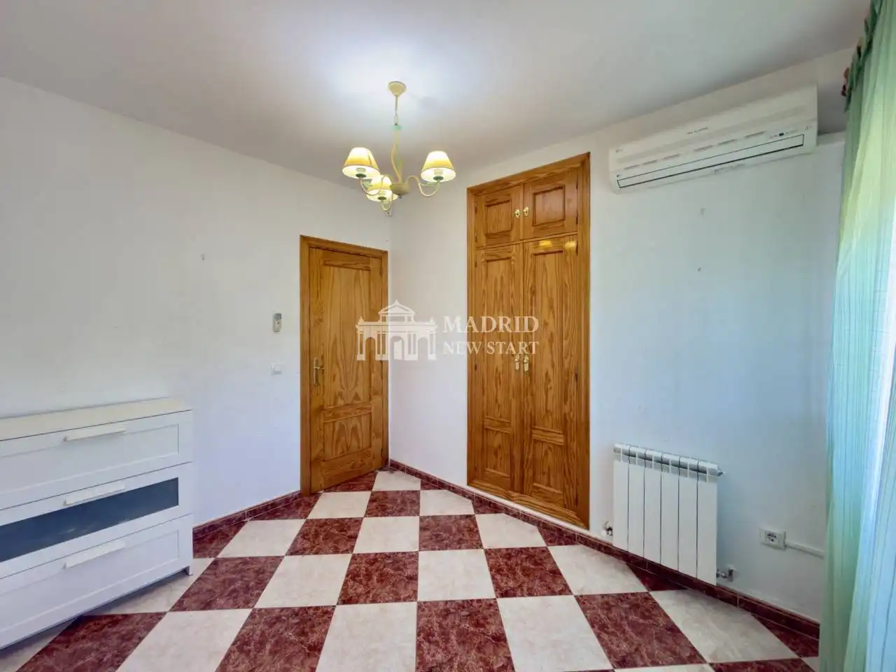Habitación de Casa o chalet en venta en Villa del Prado con Aire acondicionado, Calefacción y Jardín privado