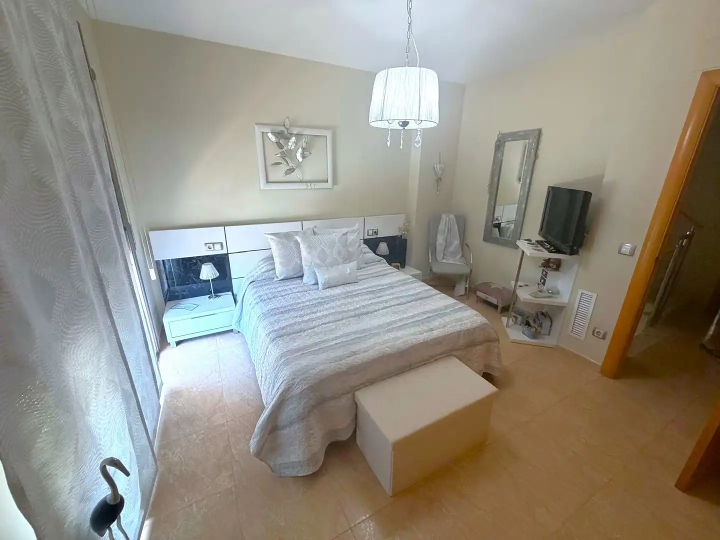Habitación de Casa adosada en venta en El Vendrell con Aire acondicionado, Calefacción y Jardín privado