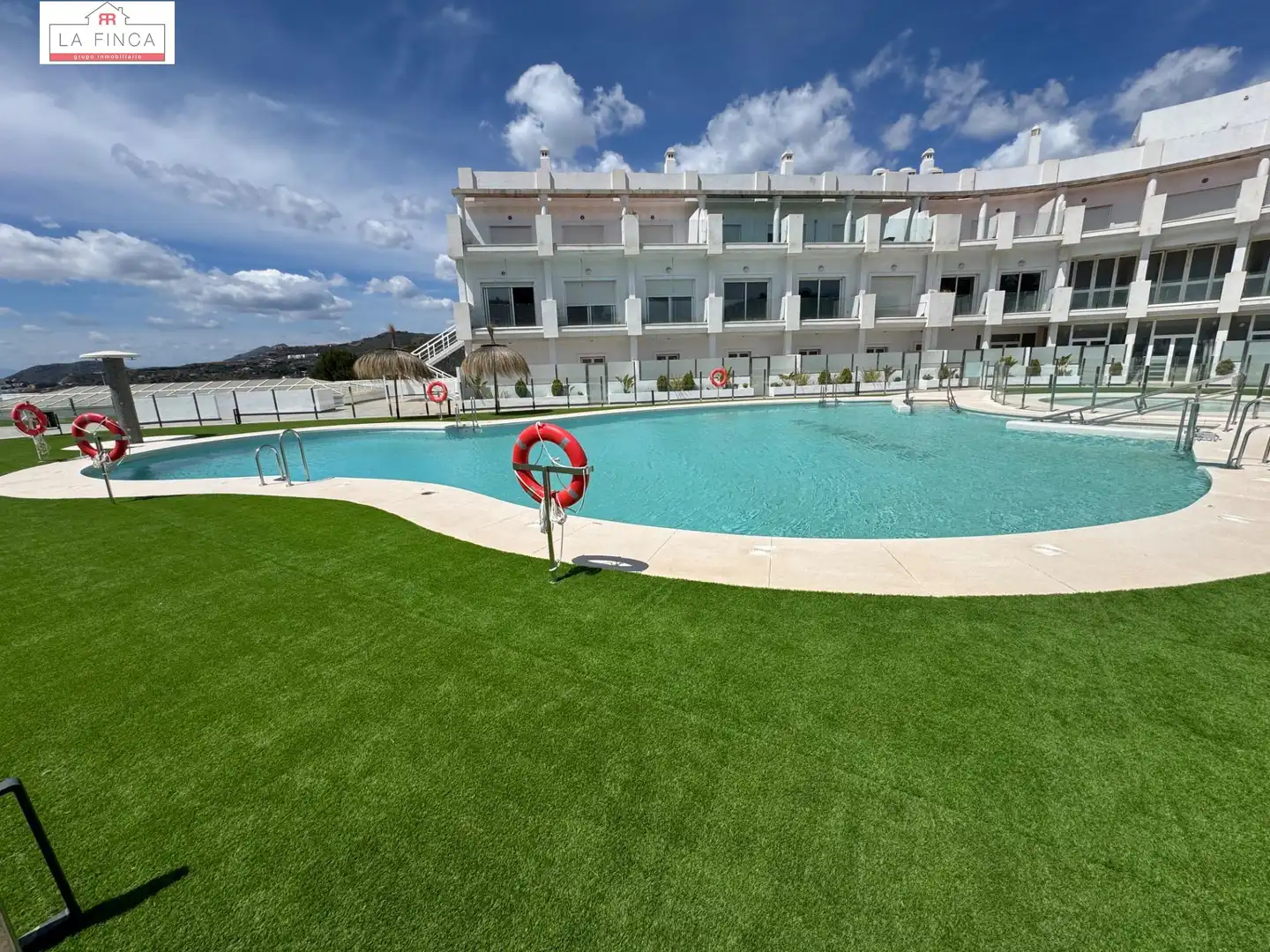 Piscina de Pis en venda en Rincón de la Victoria amb Aire condicionat, Jardí privat i Terrassa