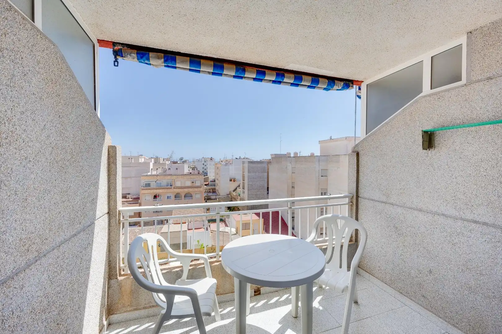 Terraza de Estudio en venta en Torrevieja con Terraza, Amueblado y Balcón