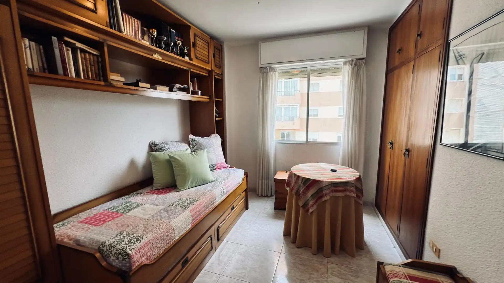 Dormitori de Apartament en venda en Benicasim / Benicàssim amb Jardí privat, Terrassa i Traster