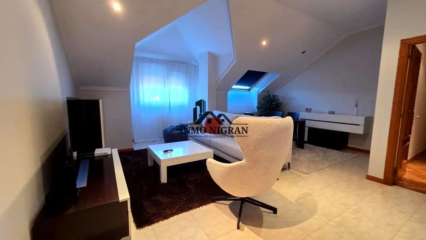 Sala de estar de Ático en venta en Nigrán con Calefacción, Parquet y Terraza