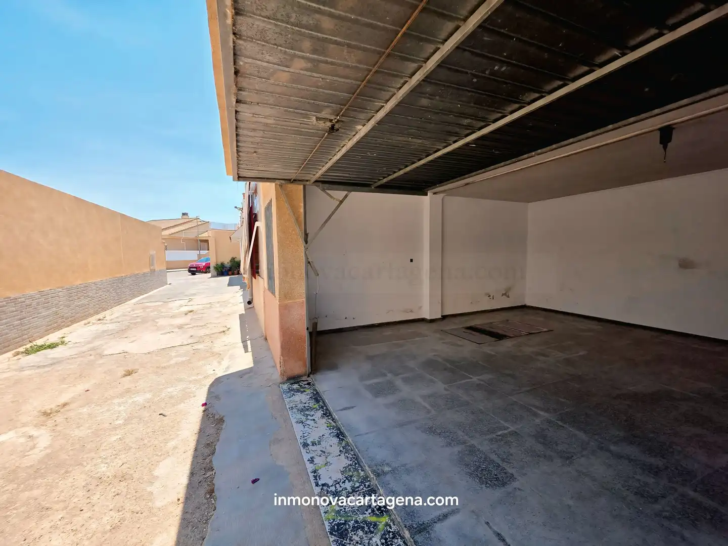 Parking of Commercial properties for sale in Cartagena
