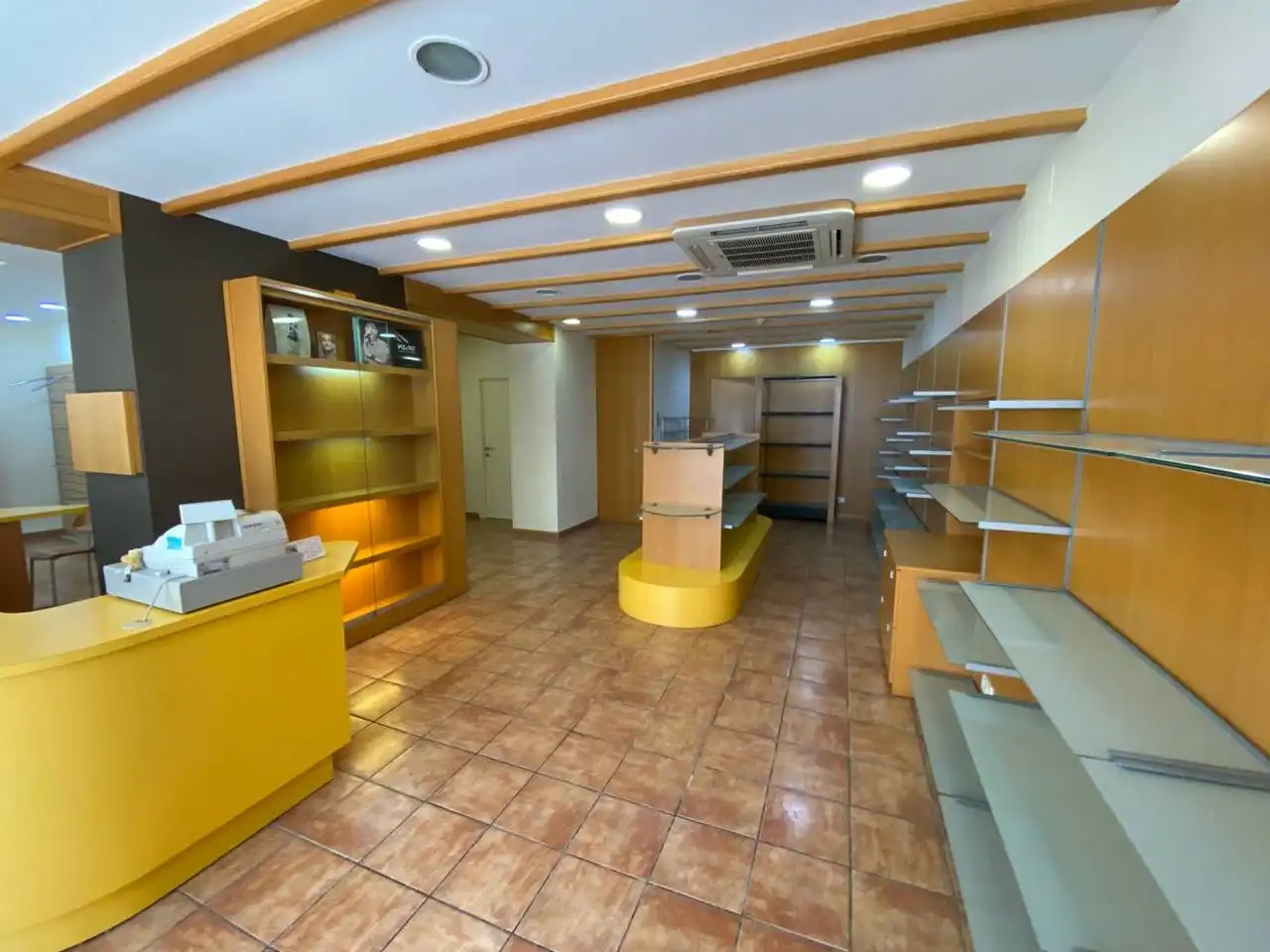 Local comercial de lloguer a Calle RAVAL, imagen 2