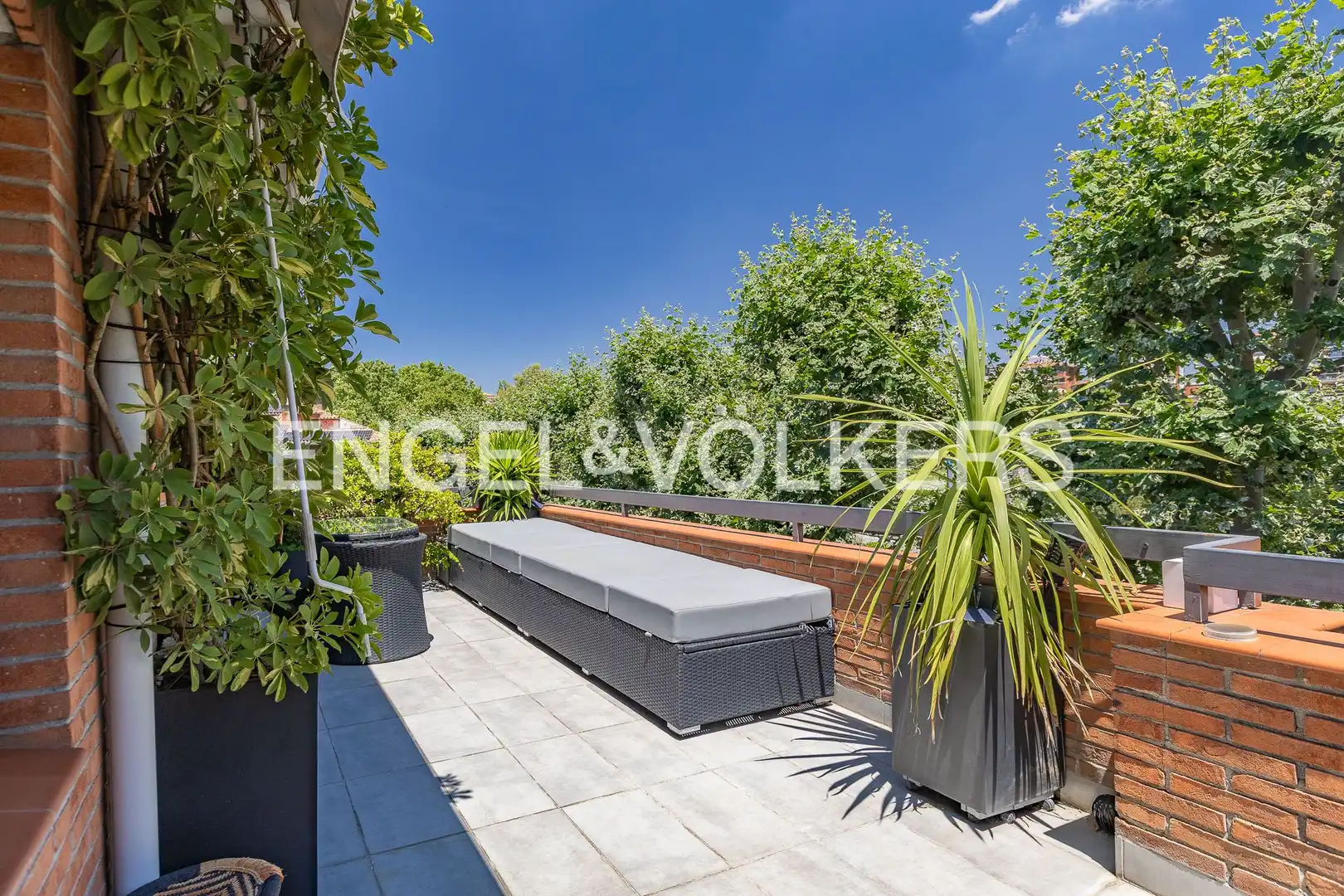 Terrassa de Àtic en venda en Sant Cugat del Vallès amb Calefacció, Jardí privat i Parquet