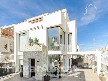 Villa con balcone in vendita a Avenida Ciudad de Barcelona