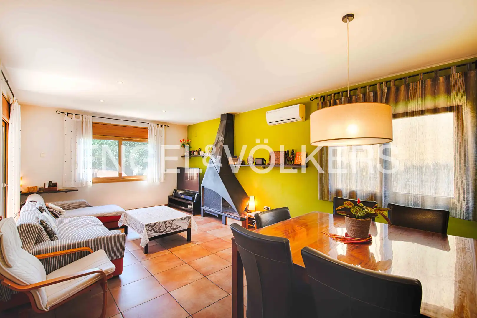 Sala de estar de Casa o chalet en venta en Navata con Aire acondicionado, Calefacción y Jardín privado