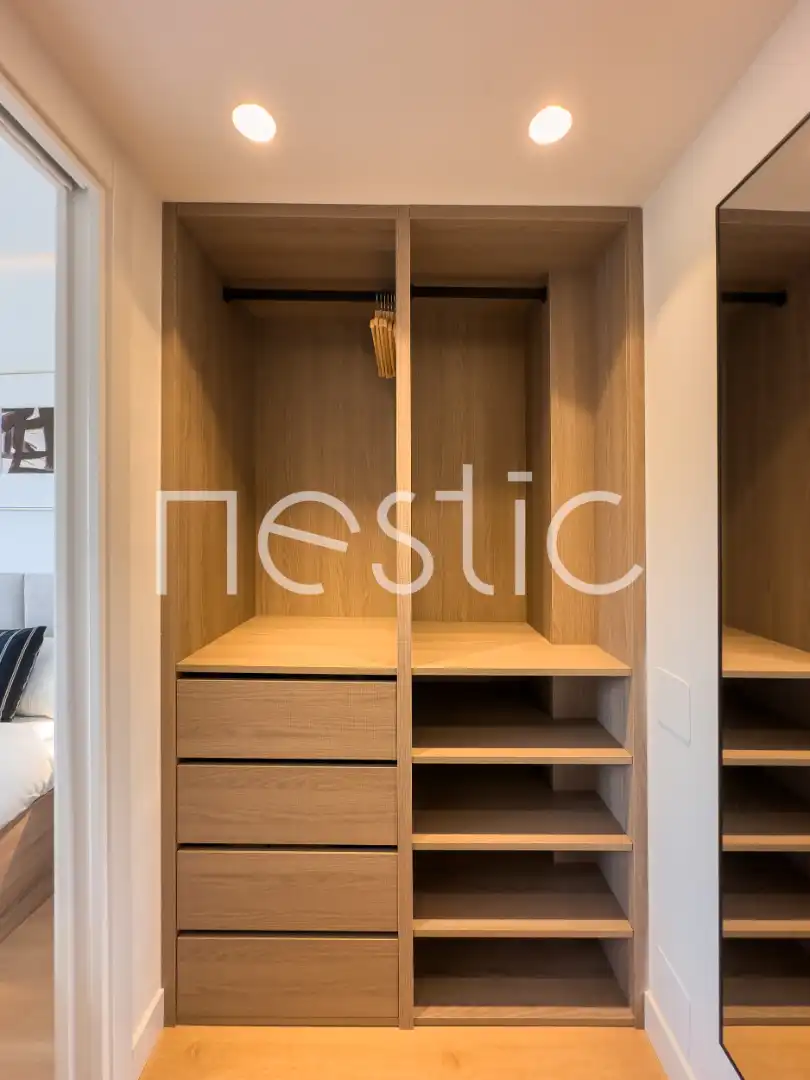 Dormitori de Apartament de lloguer en Madrid amb Aire condicionat, Calefacció i Moblat