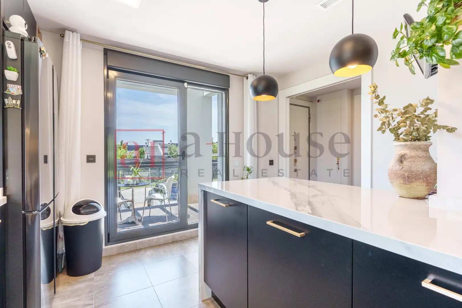 Cocina de Casa adosada en venta en Boadilla del Monte con Aire acondicionado, Calefacción y Jardín privado