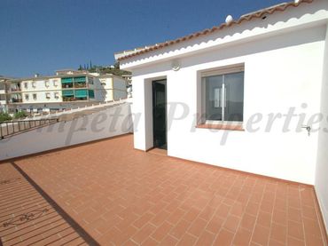 Casa con balcón en venta en Cómpeta