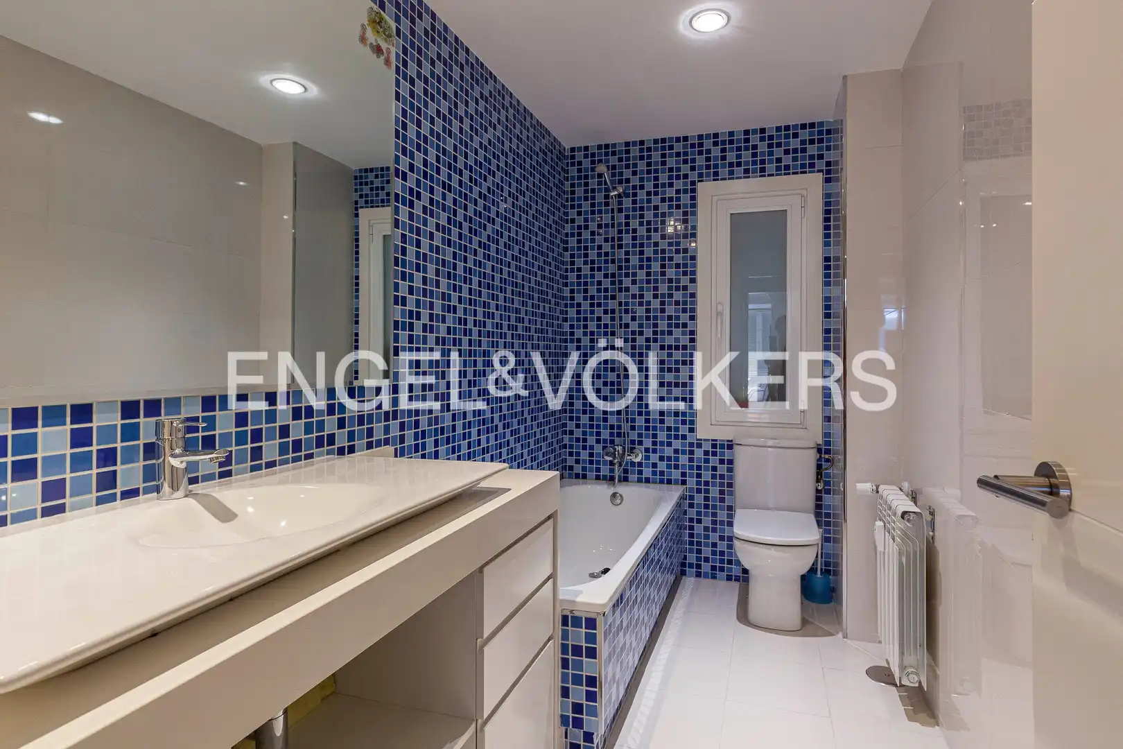 Bathroom of Flat for rent in Barrio de Salamanca