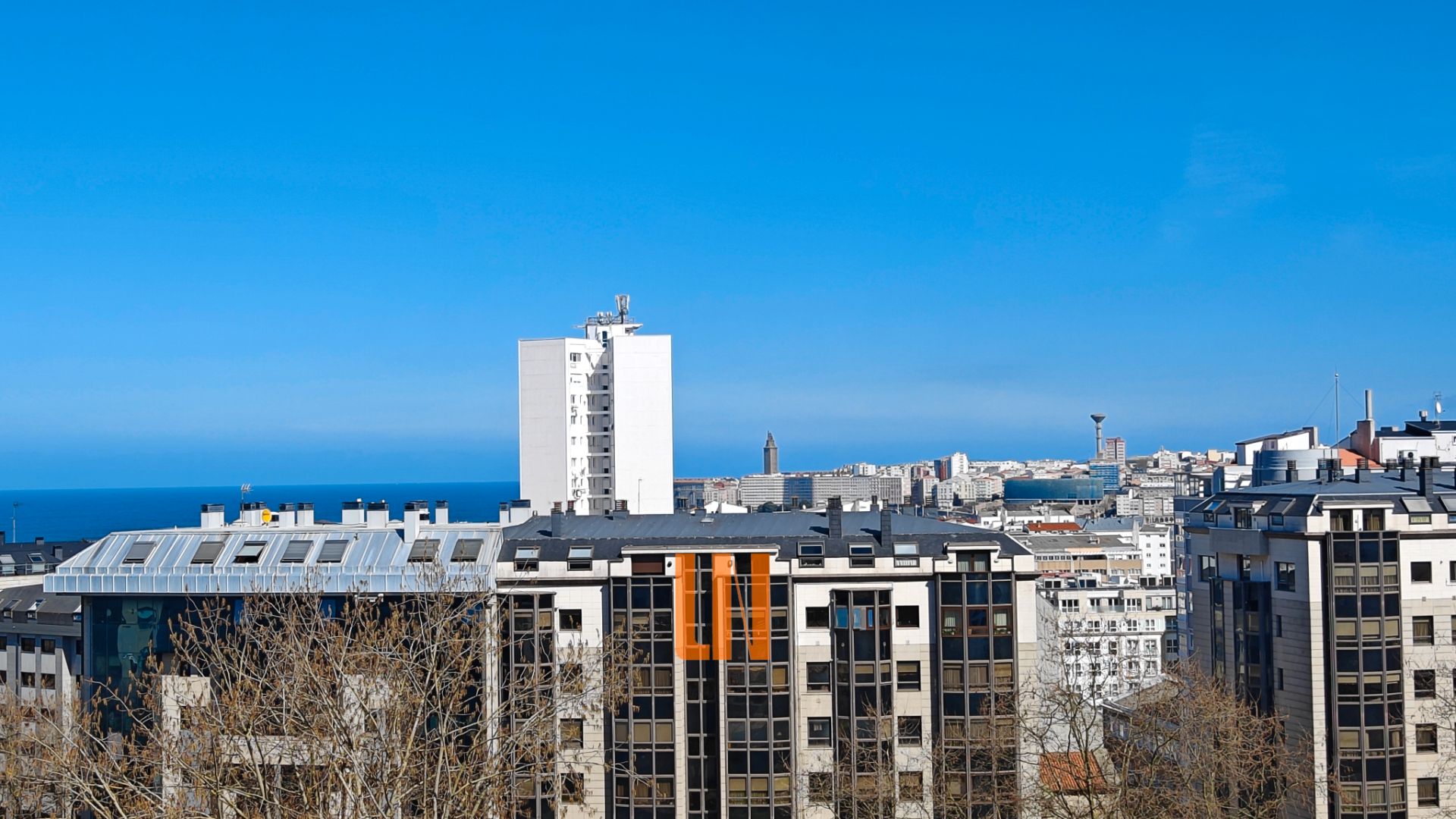 Vista exterior de Pis en venda en A Coruña Capital  amb Calefacció, Parquet i Traster