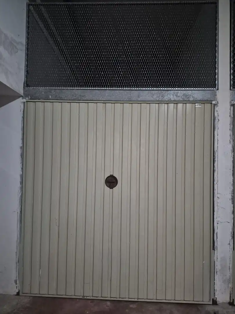 Aparcament amb ascensor en venda a Avenida Santos Mártires