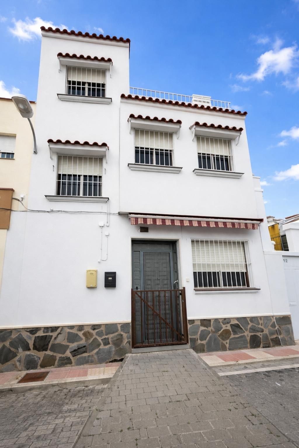 Exterior view of House or chalet for sale in Adra  with Air Conditioner, Terrace and Storage room