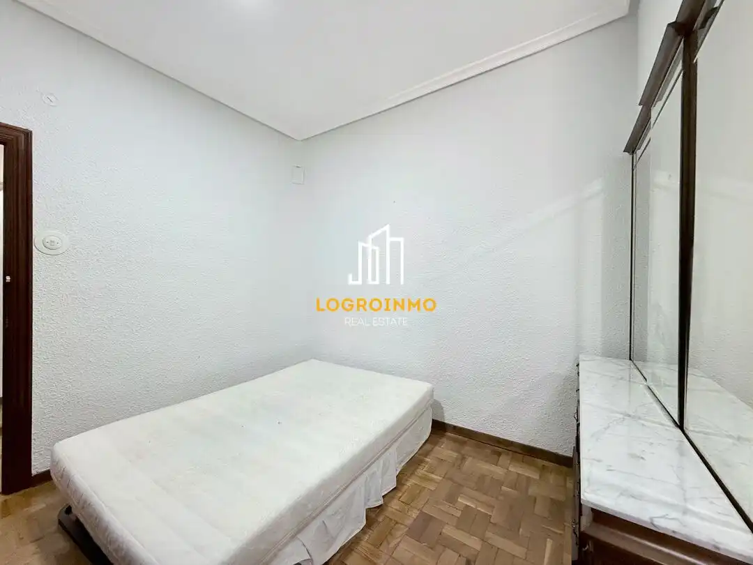 Habitación de Piso en venta en  Logroño con Aire acondicionado, Calefacción y Balcón